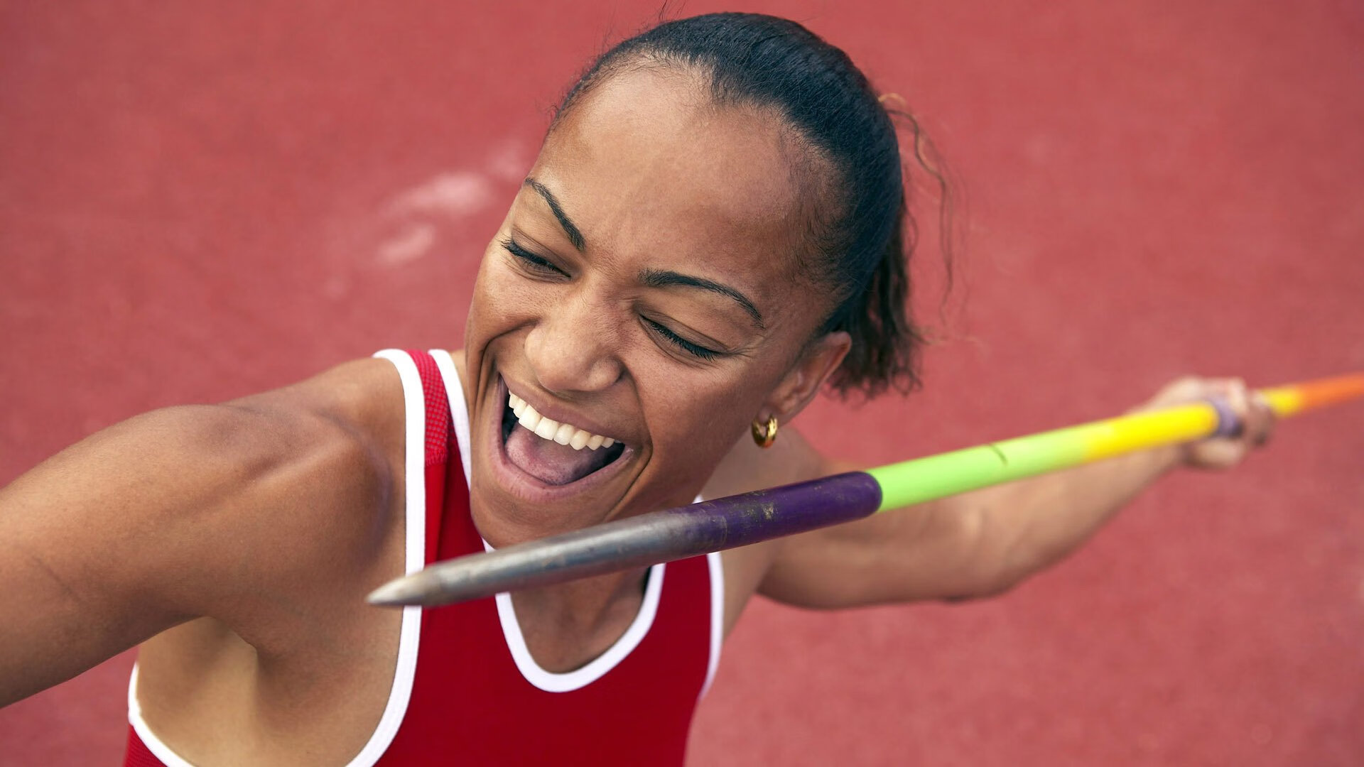 篮网助教鼓励球员保持训练节奏不断精进，篮网助理教练组